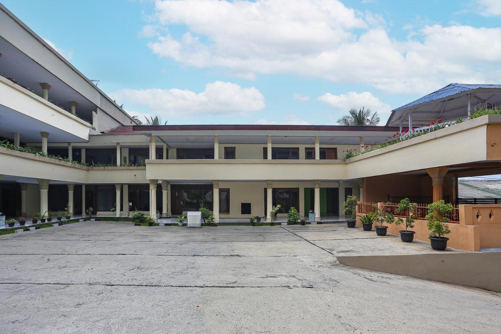 Capital O 93349 Hotel Gondangdia ボゴール エクステリア 写真